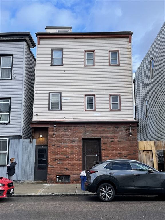 198 Marion St, Boston, Massachusetts, 3 Bedrooms Bedrooms, 12 Rooms Rooms,3.5 BathroomsBathrooms,Residential Income,For Sale,Marion St,73320310