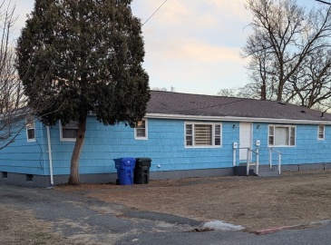 125-127 Santa Barbara St, Springfield, Massachusetts, 6 Bedrooms Bedrooms, 10 Rooms Rooms,2 BathroomsBathrooms,Residential Income,For Sale,Santa Barbara St,73326618