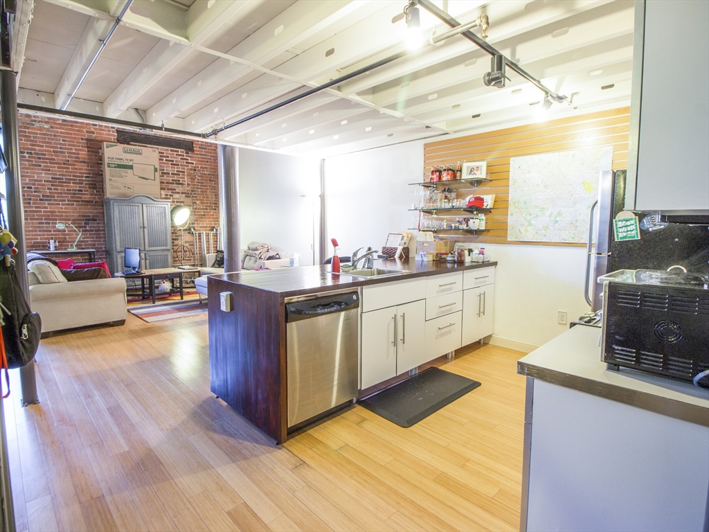 251 Heath, Boston, Massachusetts, 1 Bedroom Bedrooms, 4 Rooms Rooms,2 BathroomsBathrooms,Residential Lease,For Rent,Heath,73360801