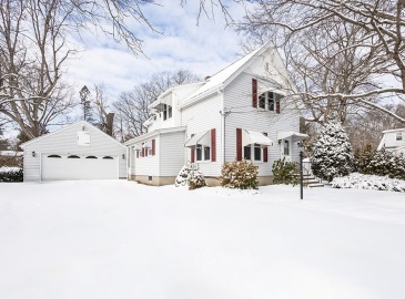 46 Quinton Ave, Attleboro, Massachusetts, 4 Bedrooms Bedrooms, 9 Rooms Rooms,3 BathroomsBathrooms,Residential Income,For Sale,Quinton Ave,73334273
