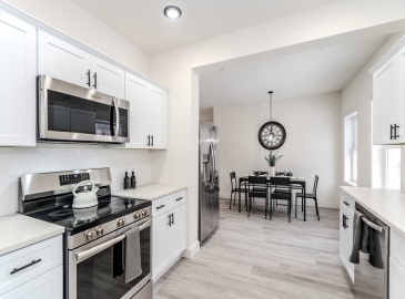 44 Hollywood St, Springfield, Massachusetts, 6 Bedrooms Bedrooms, 14 Rooms Rooms,2 BathroomsBathrooms,Residential Income,For Sale,Hollywood St,73335237