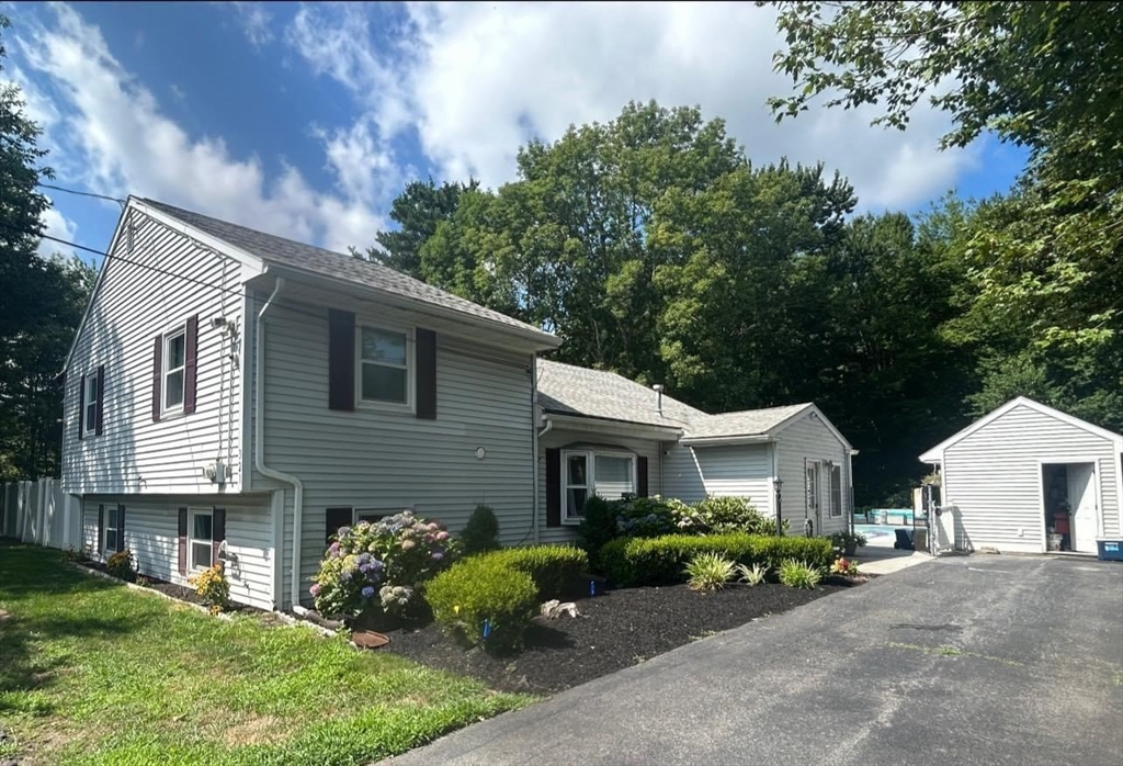 321 Turnpike St, Easton, Massachusetts, 3 Bedrooms Bedrooms, 5 Rooms Rooms,2 BathroomsBathrooms,Residential,For Sale,Turnpike St,73268677