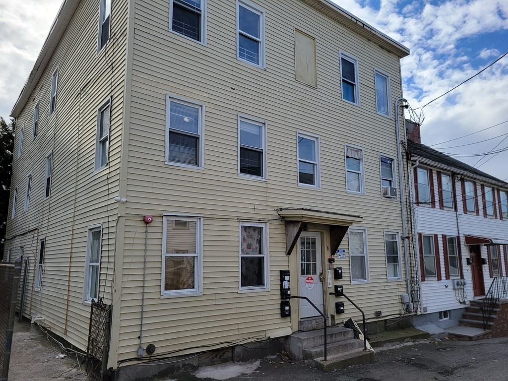 8 Cherry St, Lowell, Massachusetts, 12 Bedrooms Bedrooms, 24 Rooms Rooms,6 BathroomsBathrooms,Residential Income,For Sale,Cherry St,73361237
