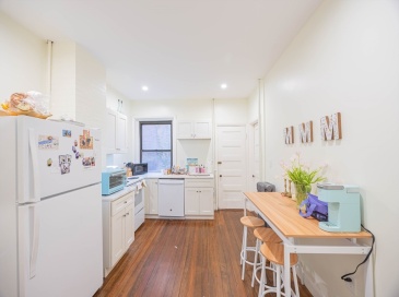 1855 Beacon Street, Brookline, Massachusetts, 3 Bedrooms Bedrooms, 6 Rooms Rooms,1 BathroomBathrooms,Residential Lease,For Rent,Beacon Street,73361151