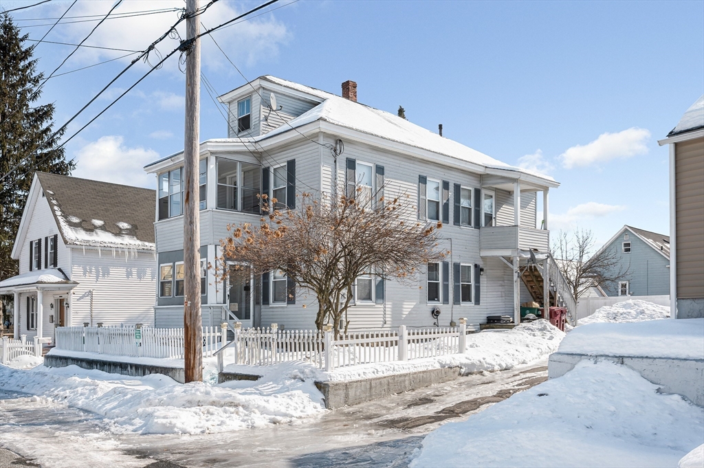 11 Sutherland St, Lowell, Massachusetts, 6 Bedrooms Bedrooms, 12 Rooms Rooms,2 BathroomsBathrooms,Residential Income,For Sale,Sutherland St,73338661