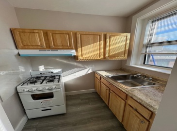 124 Central Ave, Lynn, Massachusetts, 1 Bedroom Bedrooms, 3 Rooms Rooms,1 BathroomBathrooms,Residential Lease,For Rent,Central Ave,73362925