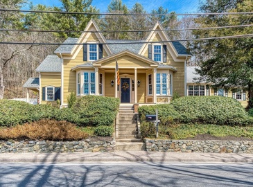 68 Blackstone St, Blackstone, Massachusetts, 4 Bedrooms Bedrooms, 13 Rooms Rooms,4.5 BathroomsBathrooms,Residential Income,For Sale,Blackstone St,73353296