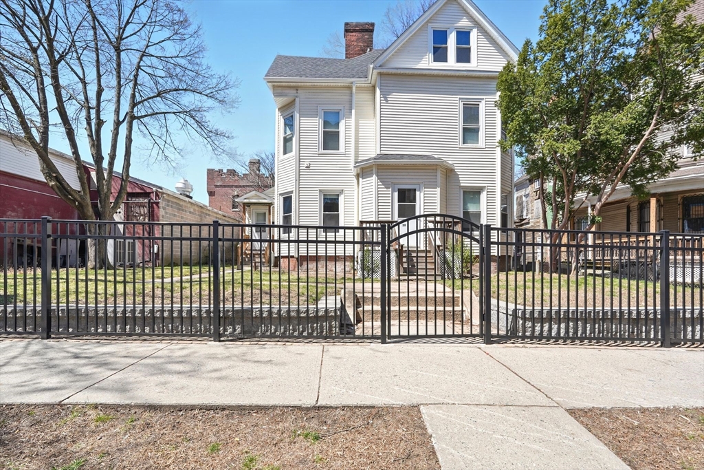 311 Walnut St, Holyoke, Massachusetts, 6 Bedrooms Bedrooms, 13 Rooms Rooms,2 BathroomsBathrooms,Residential Income,For Sale,Walnut St,73363368