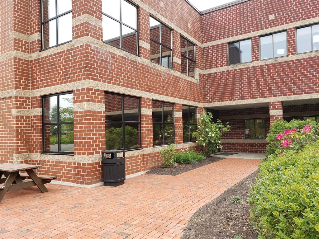 100 University Drive, Amherst, Massachusetts, ,Commercial Lease,For Rent,University Drive,73363640