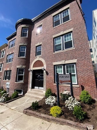 30 Montebello Road, Boston, Massachusetts, 12 Bedrooms Bedrooms, 24 Rooms Rooms,4.5 BathroomsBathrooms,Residential Income,For Sale,Montebello Road,73363672
