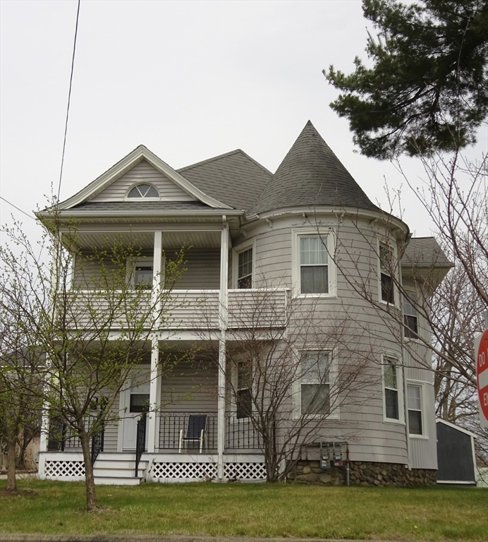 3 Malden St, Worcester, Massachusetts, 6 Bedrooms Bedrooms, 10 Rooms Rooms,3 BathroomsBathrooms,Residential Income,For Sale,Malden St,73364121