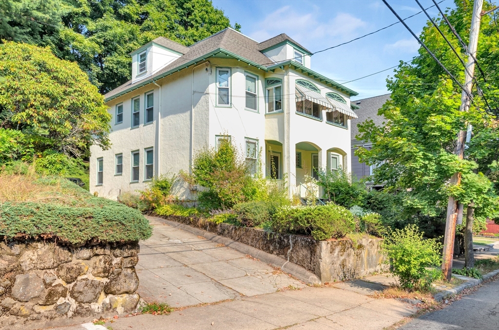 79-81 Bartlett Ave, Arlington, Massachusetts, 9 Bedrooms Bedrooms, 18 Rooms Rooms,2.5 BathroomsBathrooms,Residential Income,For Sale,Bartlett Ave,73364164