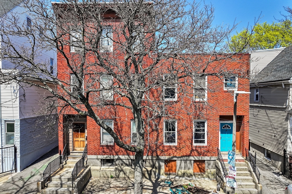 88 Trenton St, Boston, Massachusetts, 8 Bedrooms Bedrooms, 12 Rooms Rooms,2 BathroomsBathrooms,Residential Income,For Sale,Trenton St,73364180
