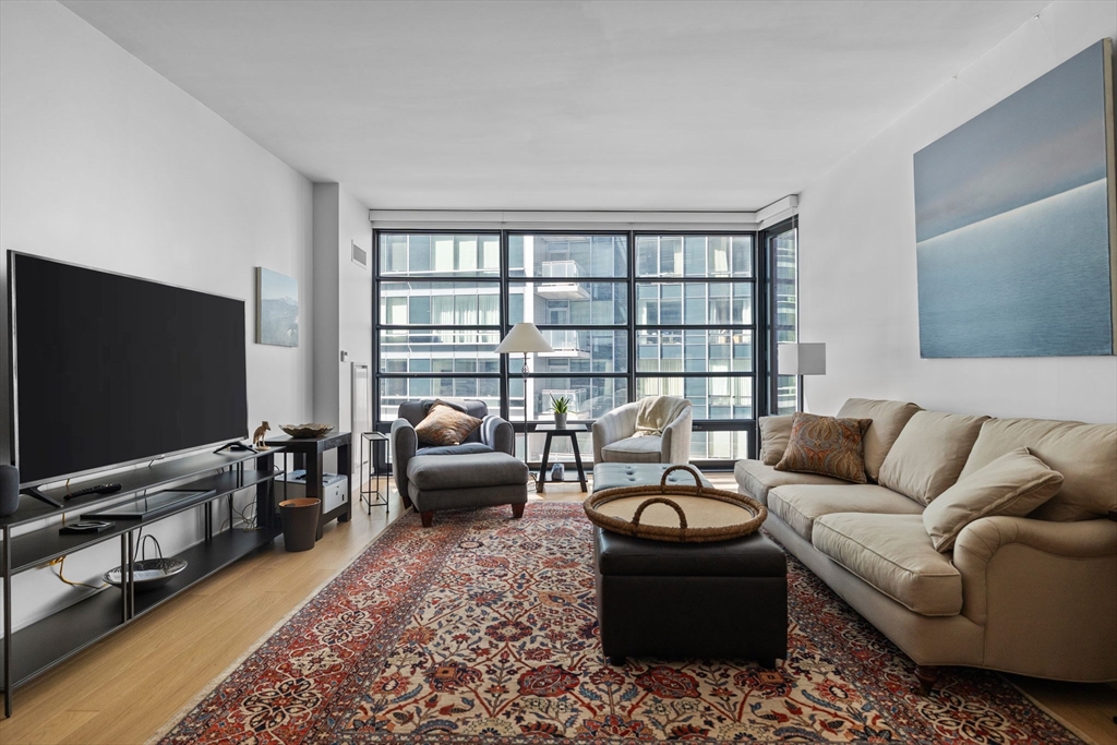 580 Washington St, Boston, Massachusetts, 1 Bedroom Bedrooms, 3 Rooms Rooms,1.5 BathroomsBathrooms,Residential,For Sale,Washington St,73364305