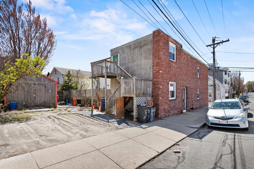 89 Moore & 57 Horace St, Boston, Massachusetts, 2 Bedrooms Bedrooms, 6 Rooms Rooms,2 BathroomsBathrooms,Residential Income,For Sale,57 Horace St,73364314