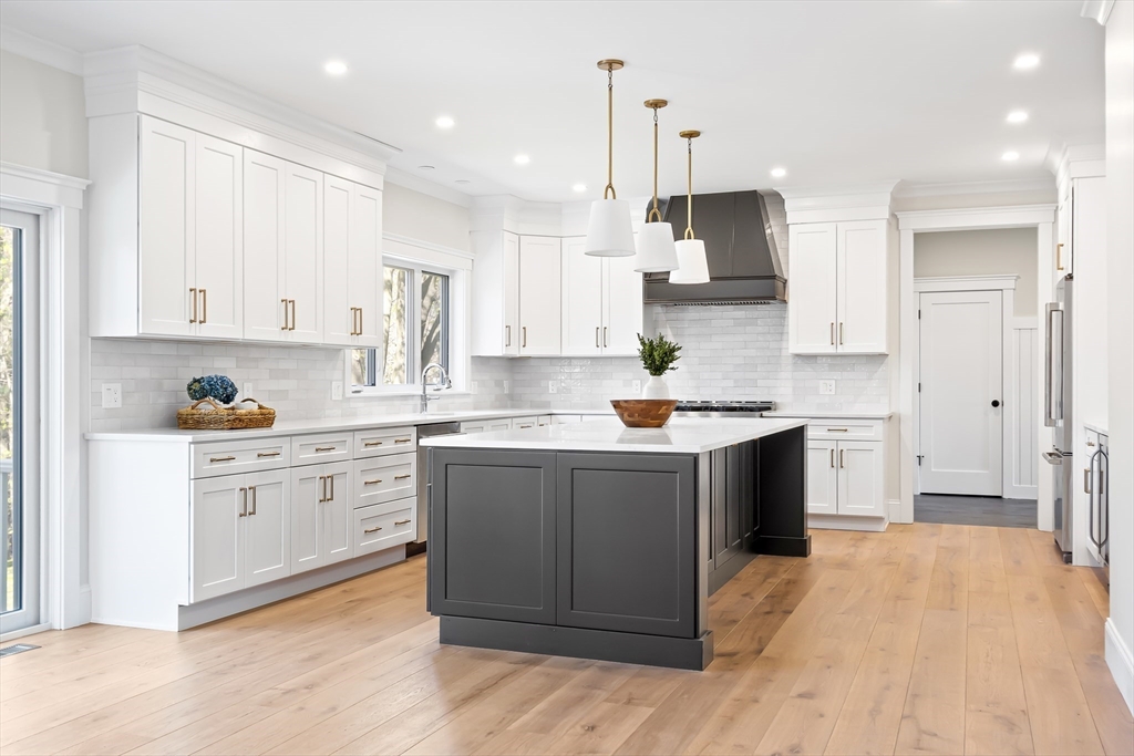 24 Edwards Road, Natick, Massachusetts, 5 Bedrooms Bedrooms, 10 Rooms Rooms,4.5 BathroomsBathrooms,Residential,For Sale,Edwards Road,73306591