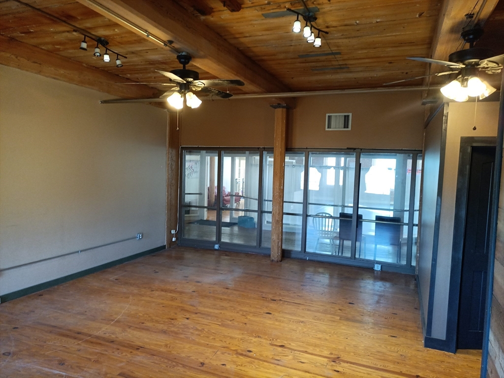 559 Main Street - Rt. 20, Sturbridge, Massachusetts, ,Commercial Lease,For Rent,Main Street - Rt. 20,73364586