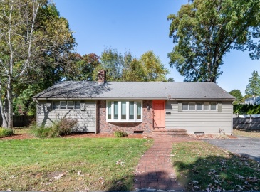 4 Paul St, Natick, Massachusetts, 3 Bedrooms Bedrooms, 7 Rooms Rooms,2 BathroomsBathrooms,Residential Lease,For Rent,Paul St,73364715