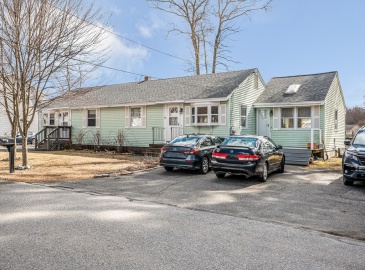 88 Elm St, Dracut, Massachusetts, 5 Bedrooms Bedrooms, 10 Rooms Rooms,2.5 BathroomsBathrooms,Residential Income,For Sale,Elm St,73351529