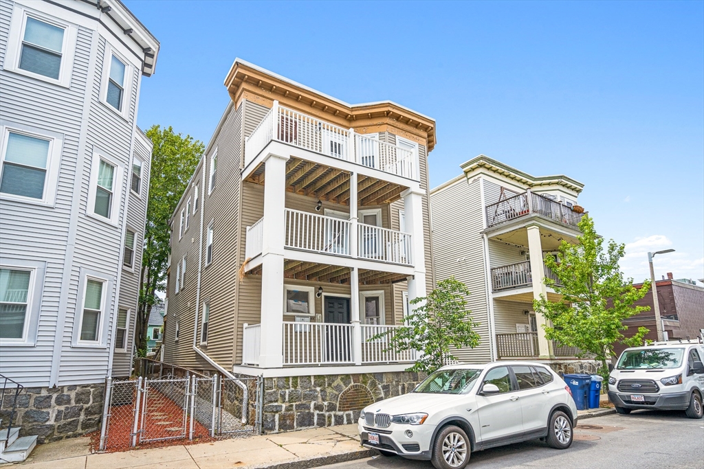 7 Hallam Street, Boston, Massachusetts, 9 Bedrooms Bedrooms, 21 Rooms Rooms,3 BathroomsBathrooms,Residential Income,For Sale,Hallam Street,73348596