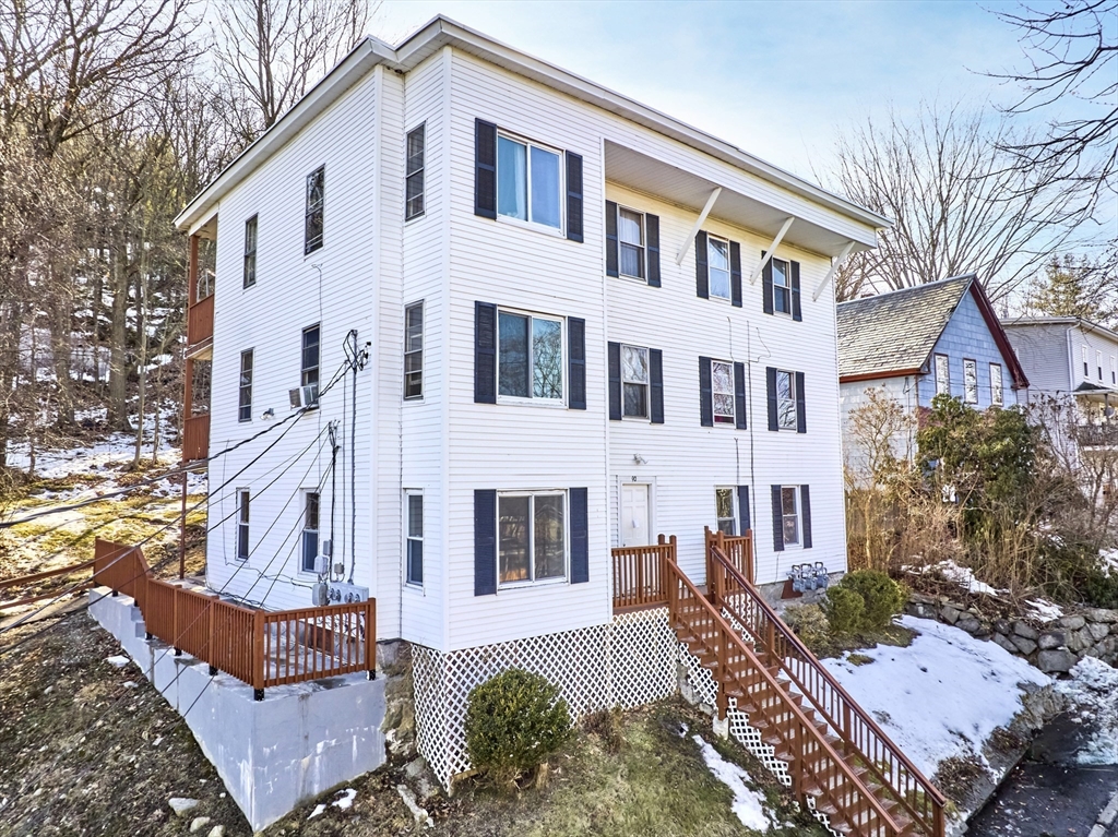 90 Leighton St, Fitchburg, Massachusetts, 9 Bedrooms Bedrooms, 15 Rooms Rooms,3.5 BathroomsBathrooms,Residential Income,For Sale,Leighton St,73344433