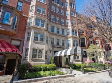 250 Beacon St, Boston, Massachusetts, 3 Bedrooms Bedrooms, 7 Rooms Rooms,2.5 BathroomsBathrooms,Residential,For Sale,Beacon St,73230625