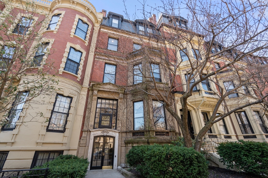 62 Commonwealth Avenue, Boston, Massachusetts, 2 Bedrooms Bedrooms, 4 Rooms Rooms,2 BathroomsBathrooms,Residential,For Sale,Commonwealth Avenue,73365887