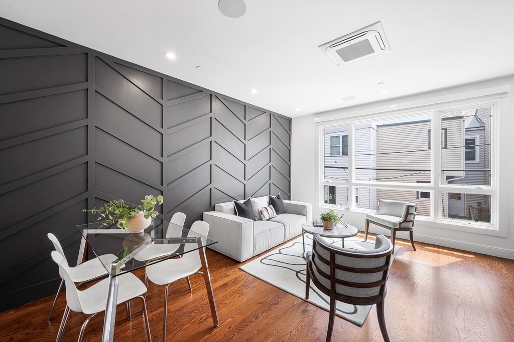 7 Kemble Pl, Boston, Massachusetts, 4 Bedrooms Bedrooms, 6 Rooms Rooms,3.5 BathroomsBathrooms,Residential,For Sale,Kemble Pl,73366006