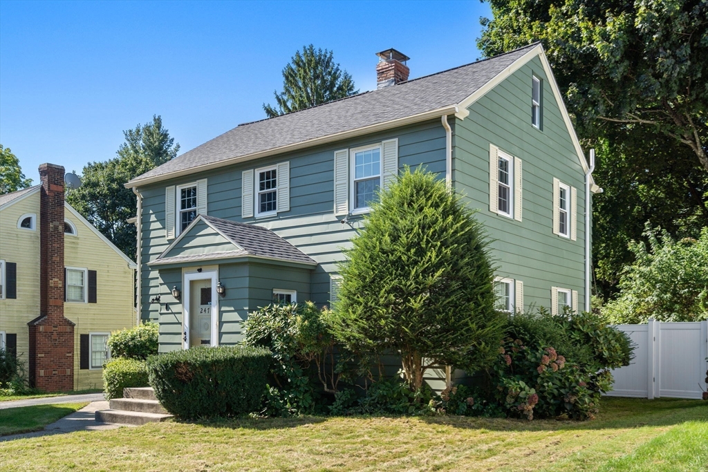 247 May St, Worcester, Massachusetts, 3 Bedrooms Bedrooms, 8 Rooms Rooms,2.5 BathroomsBathrooms,Residential,For Sale,May St,73366057