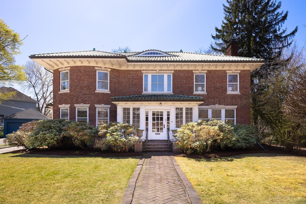 87 Crowninshield Rd, Brookline, Massachusetts, 4 Bedrooms Bedrooms, 11 Rooms Rooms,2.5 BathroomsBathrooms,Residential,For Sale,Crowninshield Rd,73366083