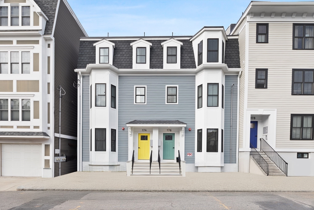 174 W 7th St, Boston, Massachusetts, 6 Bedrooms Bedrooms, 12 Rooms Rooms,6 BathroomsBathrooms,Residential Income,For Sale,W 7th St,73366394