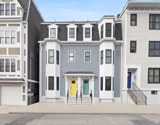 174 W 7th St, Boston, Massachusetts, 6 Bedrooms Bedrooms, 12 Rooms Rooms,6 BathroomsBathrooms,Residential Income,For Sale,W 7th St,73366394