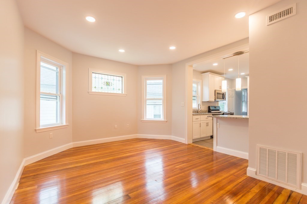 28 Hunnewell Avenue, Boston, Massachusetts, 3 Bedrooms Bedrooms, 5 Rooms Rooms,2 BathroomsBathrooms,Residential Lease,For Rent,Hunnewell Avenue,73366581