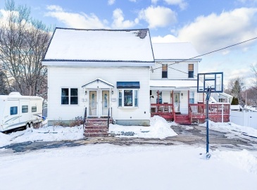 175-177 Lowell Ave, Haverhill, Massachusetts, 7 Bedrooms Bedrooms, 13 Rooms Rooms,3.5 BathroomsBathrooms,Residential Income,For Sale,Lowell Ave,73335159
