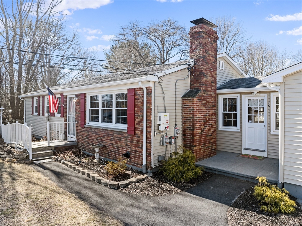 161 Gifford Rd, Westport, Massachusetts, 5 Bedrooms Bedrooms, 12 Rooms Rooms,2 BathroomsBathrooms,Residential Income,For Sale,Gifford Rd,73344889