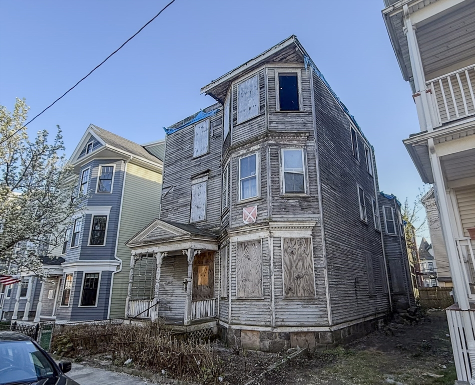 73 Romsey St, Boston, Massachusetts, 9 Bedrooms Bedrooms, 18 Rooms Rooms,3 BathroomsBathrooms,Residential Income,For Sale,Romsey St,73366271