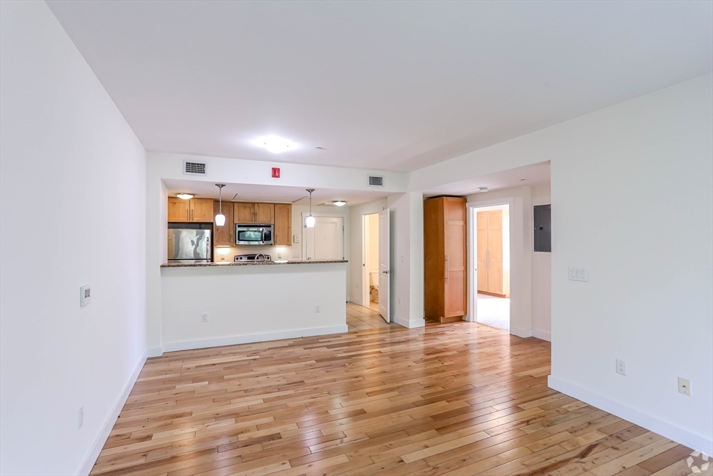 87 New, Cambridge, Massachusetts, 2 Bedrooms Bedrooms, 3 Rooms Rooms,1.5 BathroomsBathrooms,Residential Lease,For Rent,New,73366889