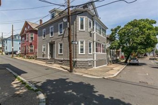 23 Park St, Salem, Massachusetts, 6 Bedrooms Bedrooms, 12 Rooms Rooms,2 BathroomsBathrooms,Residential Income,For Sale,Park St,73367902