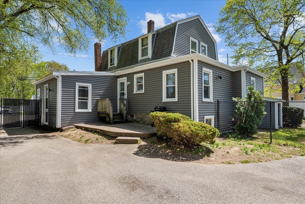 912 South Franklin Street, Holbrook, Massachusetts, 5 Bedrooms Bedrooms, 10 Rooms Rooms,3 BathroomsBathrooms,Residential Income,For Sale,South Franklin Street,73367900