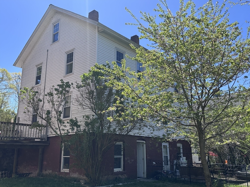 32-34 East Ct, Ware, Massachusetts, 6 Bedrooms Bedrooms, 12 Rooms Rooms,2 BathroomsBathrooms,Residential Income,For Sale,East Ct,73361717