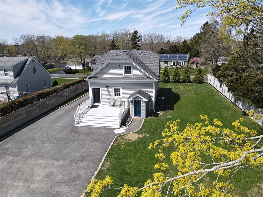23 Old Barnstable Rd, Falmouth, Massachusetts, 5 Bedrooms Bedrooms, 8 Rooms Rooms,3 BathroomsBathrooms,Residential Income,For Sale,Old Barnstable Rd,73365731