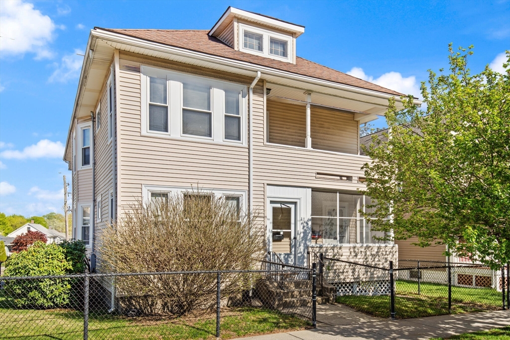 139-141 Edenfield Ave, Watertown, Massachusetts, 6 Bedrooms Bedrooms, 12 Rooms Rooms,4 BathroomsBathrooms,Residential Income,For Sale,Edenfield Ave,73368181