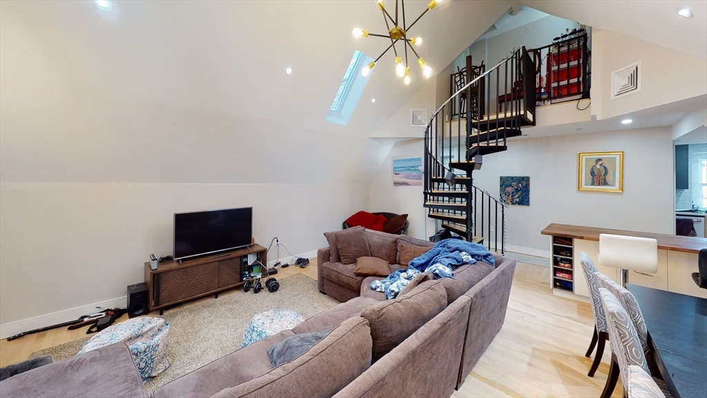 15 Lanark Rd, Brookline, Massachusetts, 4 Bedrooms Bedrooms, 5 Rooms Rooms,3 BathroomsBathrooms,Residential Lease,For Rent,Lanark Rd,73368335