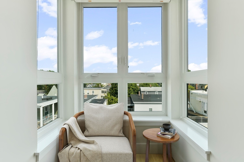 1963-1975 Massachusetts Avenue, Cambridge, Massachusetts, 1 Bedroom Bedrooms, 3 Rooms Rooms,1 BathroomBathrooms,Residential,For Sale,Massachusetts Avenue,73368417