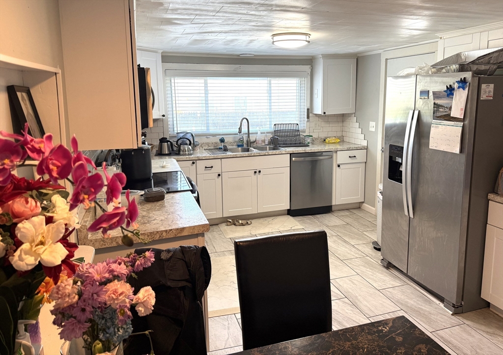 626 Nashua Rd, Dracut, Massachusetts, 4 Bedrooms Bedrooms, 13 Rooms Rooms,4 BathroomsBathrooms,Residential Income,For Sale,Nashua Rd,73368582