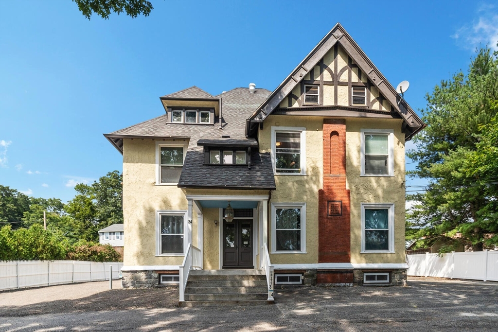 24 Whitehead Avenue, Lowell, Massachusetts, 10 Bedrooms Bedrooms, 20 Rooms Rooms,4 BathroomsBathrooms,Residential Income,For Sale,Whitehead Avenue,73368586