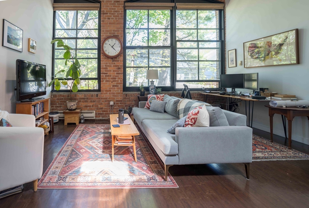 1 Aberdeen Way, Cambridge, Massachusetts, 2 Bedrooms Bedrooms, 3 Rooms Rooms,2 BathroomsBathrooms,Residential Lease,For Rent,Aberdeen Way,73368580