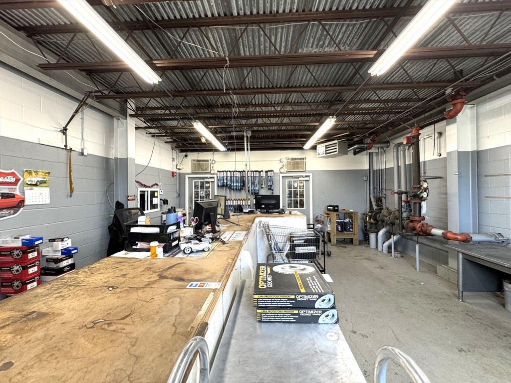 4 Betty Street, Everett, Massachusetts, ,Commercial Lease,For Rent,Betty Street,73368546