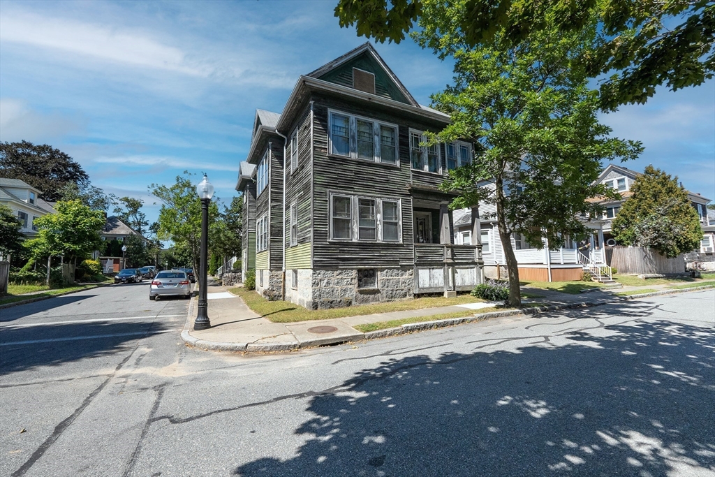 29 James St, New Bedford, Massachusetts, 6 Bedrooms Bedrooms, 12 Rooms Rooms,2 BathroomsBathrooms,Residential Income,For Sale,James St,73358924