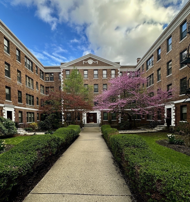 64 Queensberry, Boston, Massachusetts, 3 Rooms Rooms,1 BathroomBathrooms,Residential Lease,For Rent,Queensberry,73368603